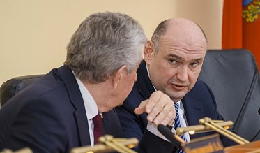 Евгений Солнцев впервые отчитался перед депутатами Заксобрания